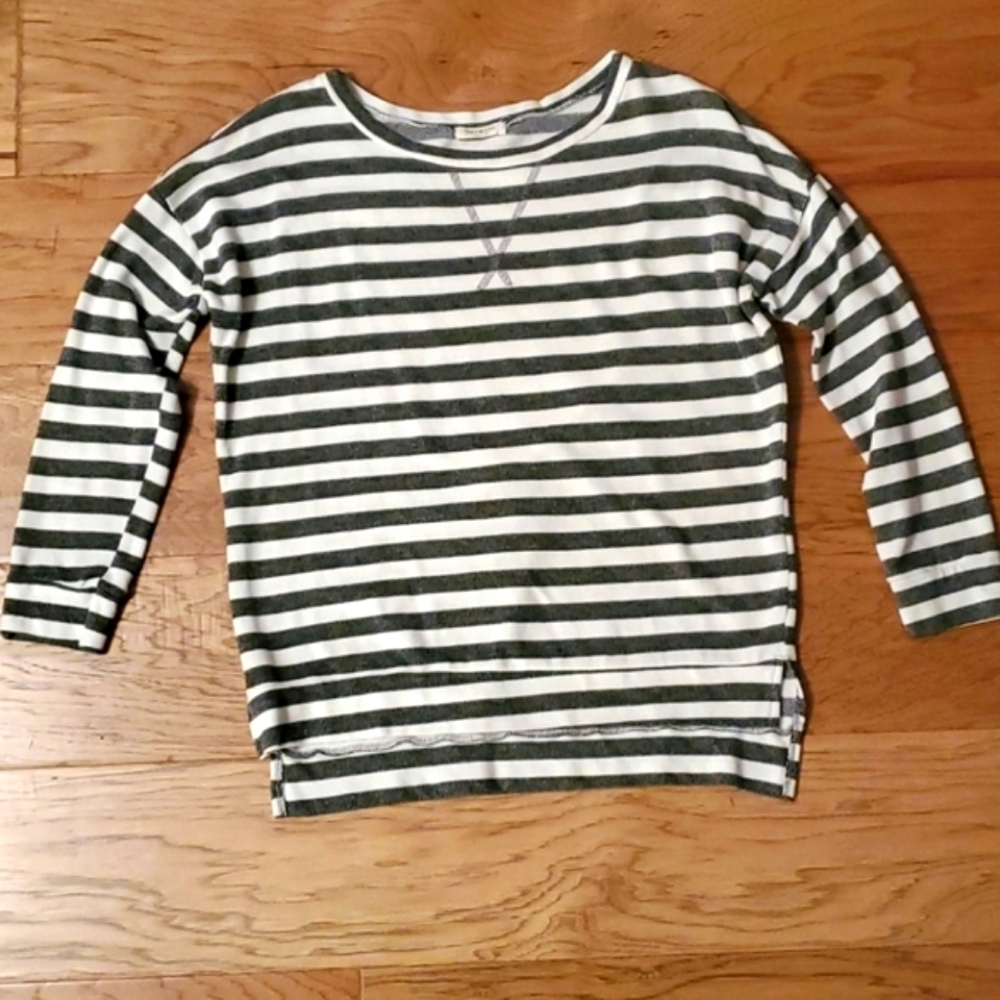 Striped Sweatshirt Top 3/4 Sleeve Black White Gray Size Small Red Dress Boutique